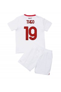 AC Milan Theo Hernandez #19 Babyklær Borte Fotballdrakt til barn 2022-23 Korte ermer (+ Korte bukser)